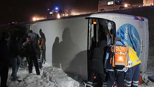 Erzincan'da korkunç kaza: 1 ölü 41 yaralı