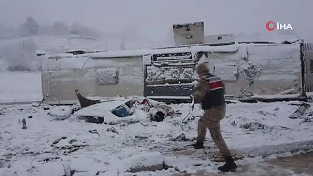 Erzincan'da yolcu otobüsü devrildi: 46 yaralı