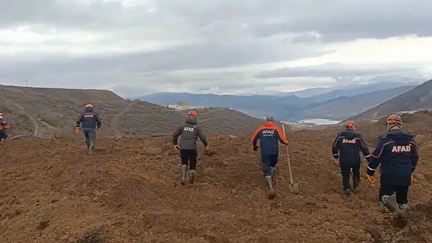 Erzincan'daki maden faciasında işçiler sondalama yöntemiyle aranıyor 

