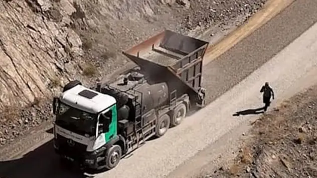 Erzincan'da kış öncesi köy yolları sıkıntısız ulaşıma hazır hale getirildi