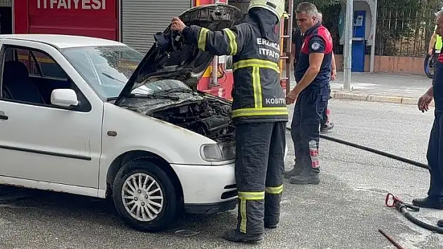 Erzincan'da seyir halindeki araç yandı