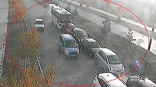 Erzurum'da 5 aracın karıştığı zincirleme kazada 24 kişi yaralandı

