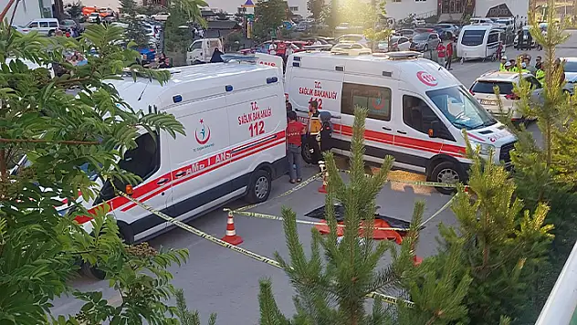 Erzurum'da aracın altında kalan küçük çocuk can verdi
