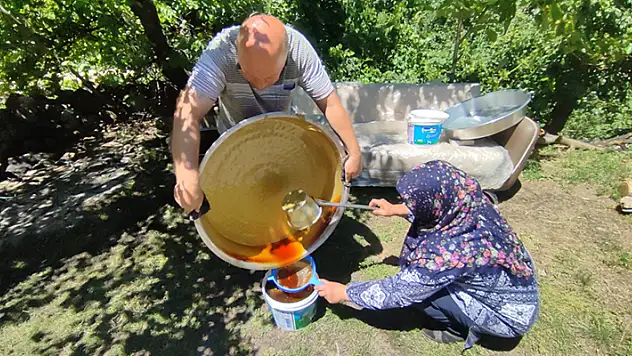 Erzurum'da dutun pekmez ve pestile yolculuğu sürüyor
