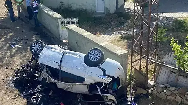 Erzurum'da feci kaza! Otomobil 5 metreden düştü, 3 kişi öldü
