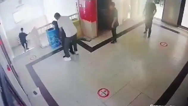 Erzurum'da öğretmen heimlich manevrasıyla öğrencisini kurtardı
