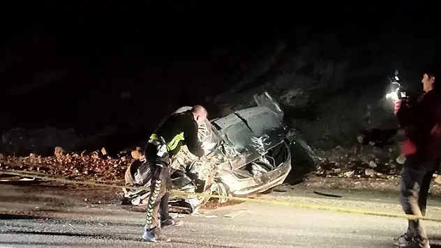 Erzurum'da otomobil dereye yuvarlandı: 3 ölü, 2 yaralı
