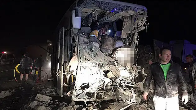Erzurum'da trafik kazası: 3 ölü, 20 yaralı