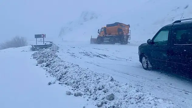 Erzurum, Kars, Ağrı, Ardahan ve Iğdır'da 183 yerleşim yerine ulaşım sağlanamıyor
