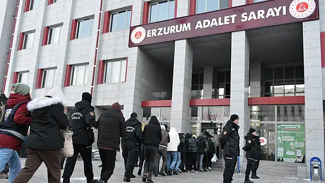 Erzurum merkezli 'Sibergöz-20' operasyonunda yakalanan 71 zanlı adliyede
