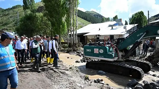 Erzurum Oltu'da sel mahalleleri vurdu geçti

