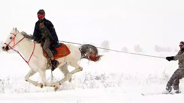 Erzurum Ovası'nda atlı kayak
