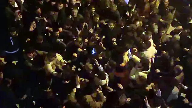 Erzurum'un 2 ilçesinde 'seçim' olayları 1'i polis 4 yaralı 
