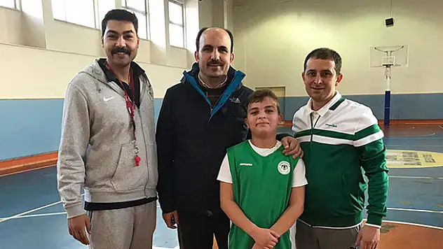 Esad Altay, basketbola adım attı