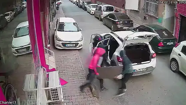 Esenler'de çalmaya çalıştığı kasanın altında kalan hırsızı arkadaşları kurtardı

