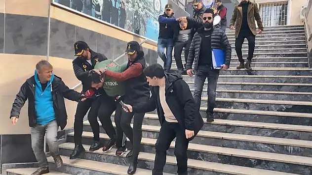 Esenyurt'ta cadde ortasındaki gasp: Şüpheliler tutuklandı

