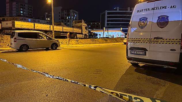 Esenyurt'ta dehşet saçtı! Önce trafik polisini sonra kendini vurdu