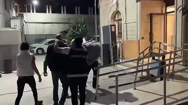 Esenyurt'ta operasyon yapılan evde polisin elini attığı her yerden uyuşturucu çıktı
