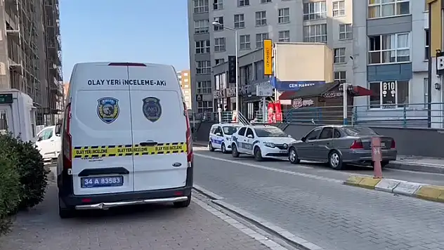 Esenyurt'ta 'Pencereden kadını atıyorlar' ihbarına giden polis evde kadın cesediyle karşılaştı

