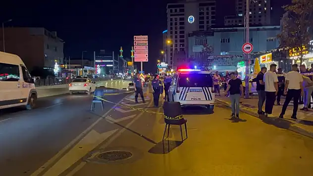 Esenyurt'ta restorana silahlı saldırı yoldan geçen kişi hayatını kaybetti