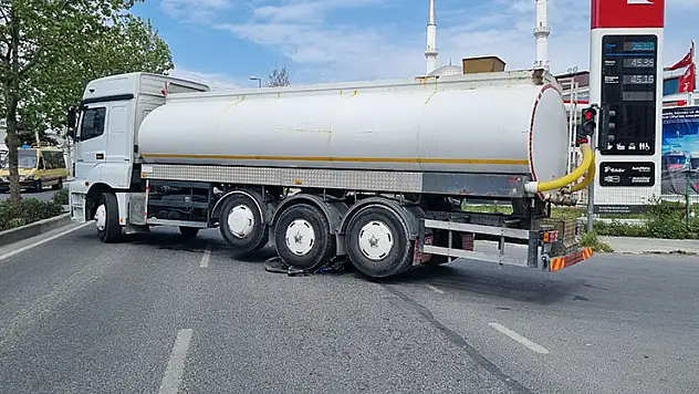 Esenyurt'ta feci kaza: Kamyonun altında kalan bisiklet sürücüsü hayatını kaybetti
