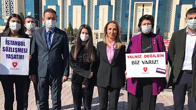 Eşi ve kızının üzerine kaynar su döktüğü gerekçesiyle yargılanan sanık hakim karşısında