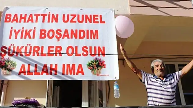 Eşinden Boşanan Koca Sevincinden...