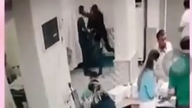 Eşine iğne yapan erkek hemşirenin burnunu kıran şüpheli önce serbest bırakıldı sonra tutuklama kararı çıkarıldı! Şimdi her yerde aranıyor
