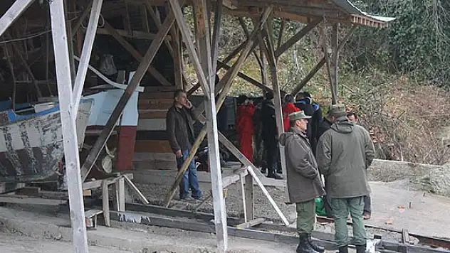 Eşine kızdı evi terk etti