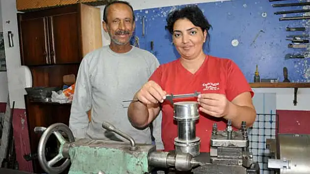 Eşine yardıma gitti usta oldu