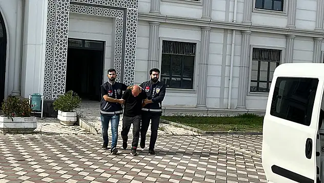 Eşini ensesinden vuran koca, ambulansın peşinden giderken yakalandı 

