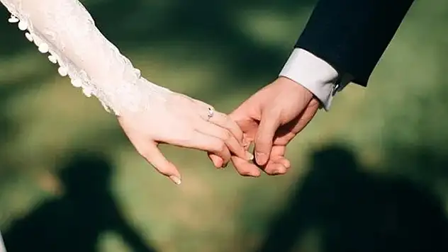 Eşini, eski eşiyle kıyaslayan koca tam kusurlu: Yargıtay'dan binlerce liralık tazminat ve nafaka kararı
