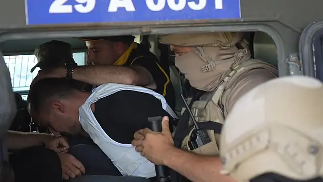 Eşini odunla döverek öldüren şahıs yakalandı