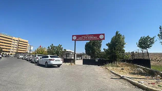 Eşini tabanca ile başından vuran koca, 'Kazara ateş aldı' dedi
