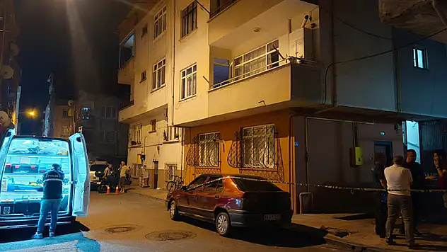 Eşini vurup, aynı tabancayla kendi kafasına ateş etti