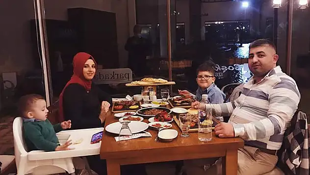 Eşinin öldürdüğü Zeynep ile 2 çocuğu toprağa verildi! Ailesini katleden kocanın cenazesi Konya'da toprağa verilecek

