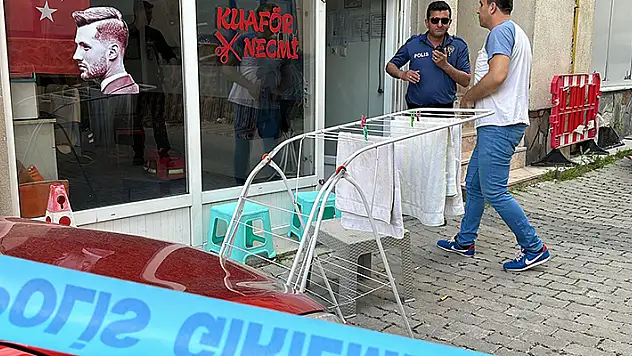 Eşiyle ilgili dedikodu yaptığını iddia ettiği kuaför ve müşterisini tüfekle vurdu: 2 ölü
