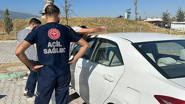 Eşiyle tartışıp kendini otomobiline kilitledi 1 saatte ikna edildi

