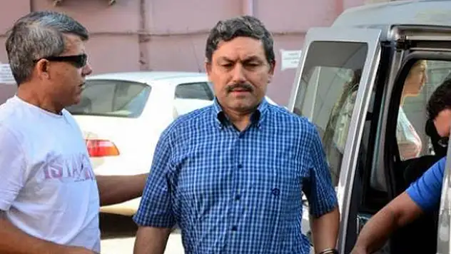 Eski bakanın oğluna FETÖ şoku!