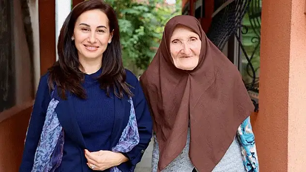 Eski CHP'li başkandan Erdoğan'ın sütannesine ziyaret