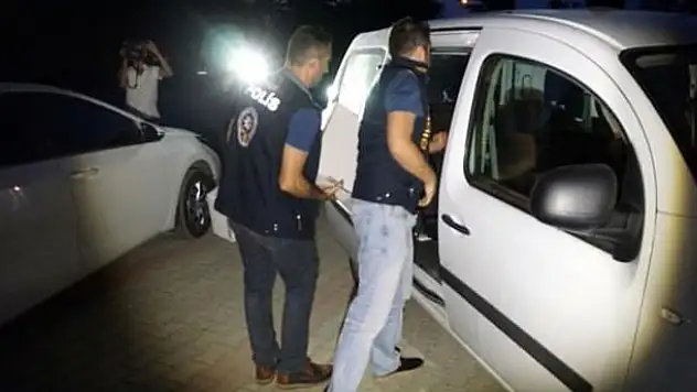 Eski cumhuriyet savcısı gözaltına alındı