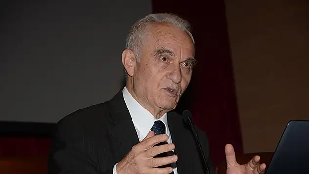 Eski Dışişleri Bakanı Yaşar Yakış vefat etti
