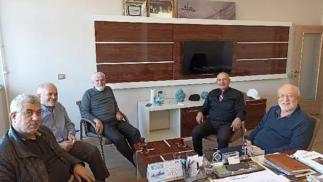 Eski dostlar hasret giderdi

