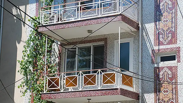 Eski eşinin evine balkondan tırmandı, boğarak öldürdü