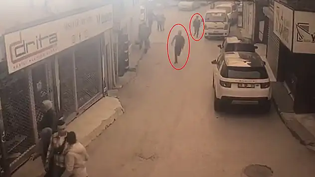 Eski eşinin yanında gördüğü erkeği silahla kovalayıp, sığındığı fırında rehin aldı


