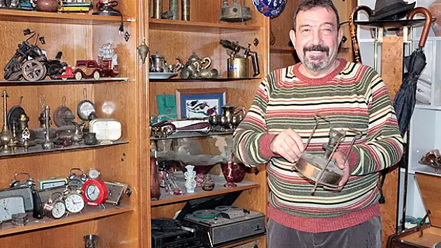 Eski eşyalar 'Eskici Baba'nın dükkanında değer buluyor