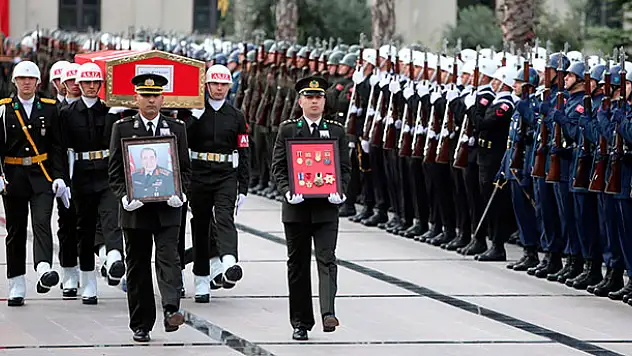 Eski Genelkurmay Başkanı Büyükanıt'ın naaşı defnedildi