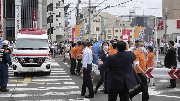Eski Japonya Başbakanı Abe Şinzo silahlı saldırıda hayatını kaybetti
