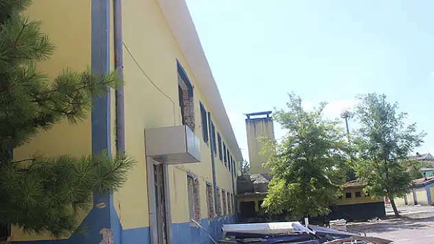Eski Karapınar Devlet Hastanesi yıkılıyor