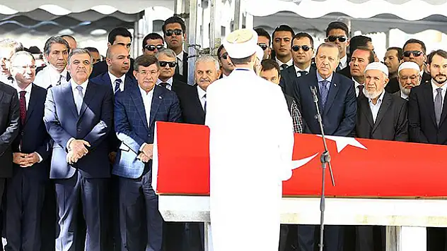 Eski Maliye Bakanı Unakıtan son yolculuğuna uğurlandı
